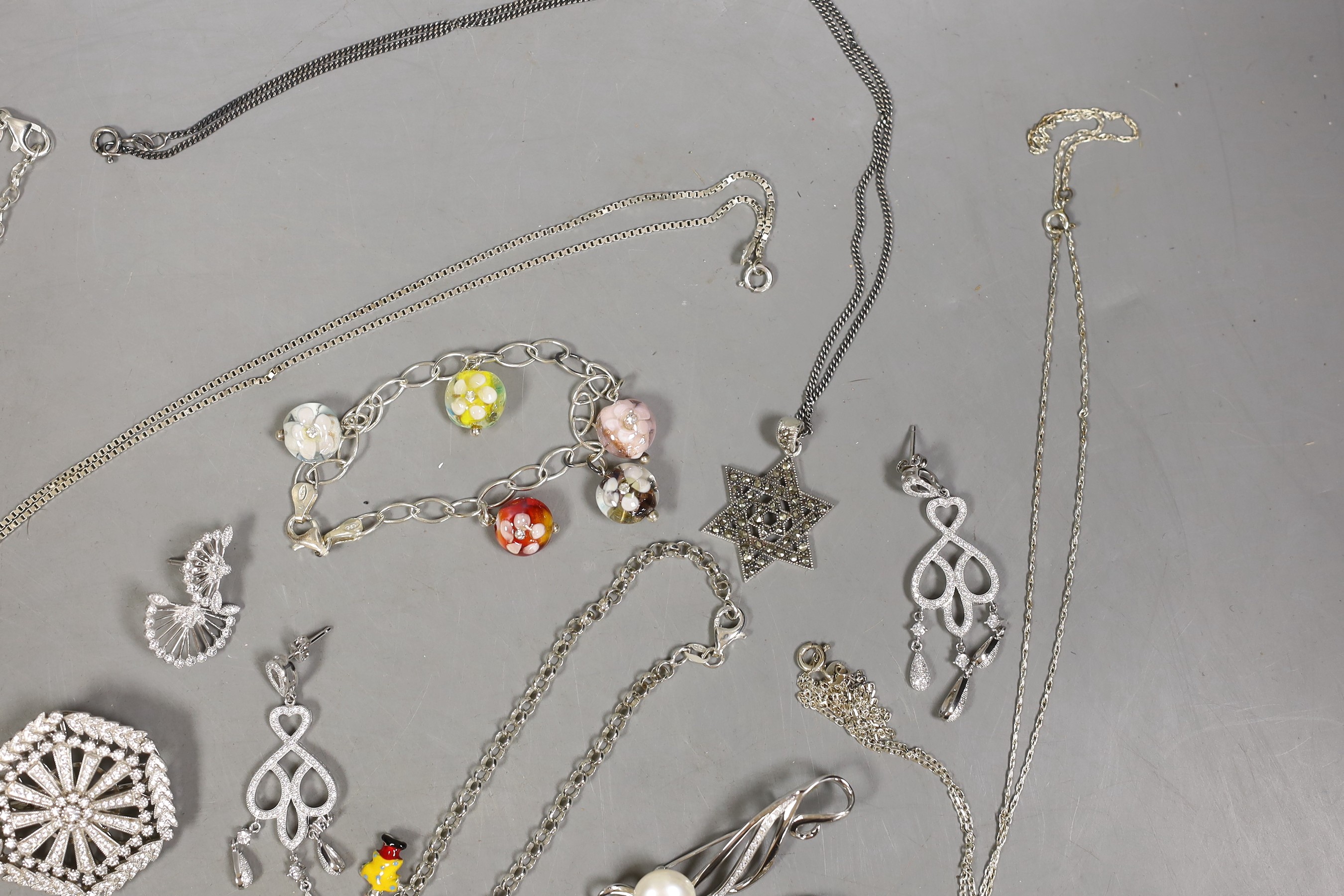 Assorted modern jewellery including four 925, paua shell, freshwater pear and CZ brooches, three assorted pairs of 925 ear studs, a 925 and rose quartz pendant and matching pair of earrings, two pairs of 925 and CZ earri